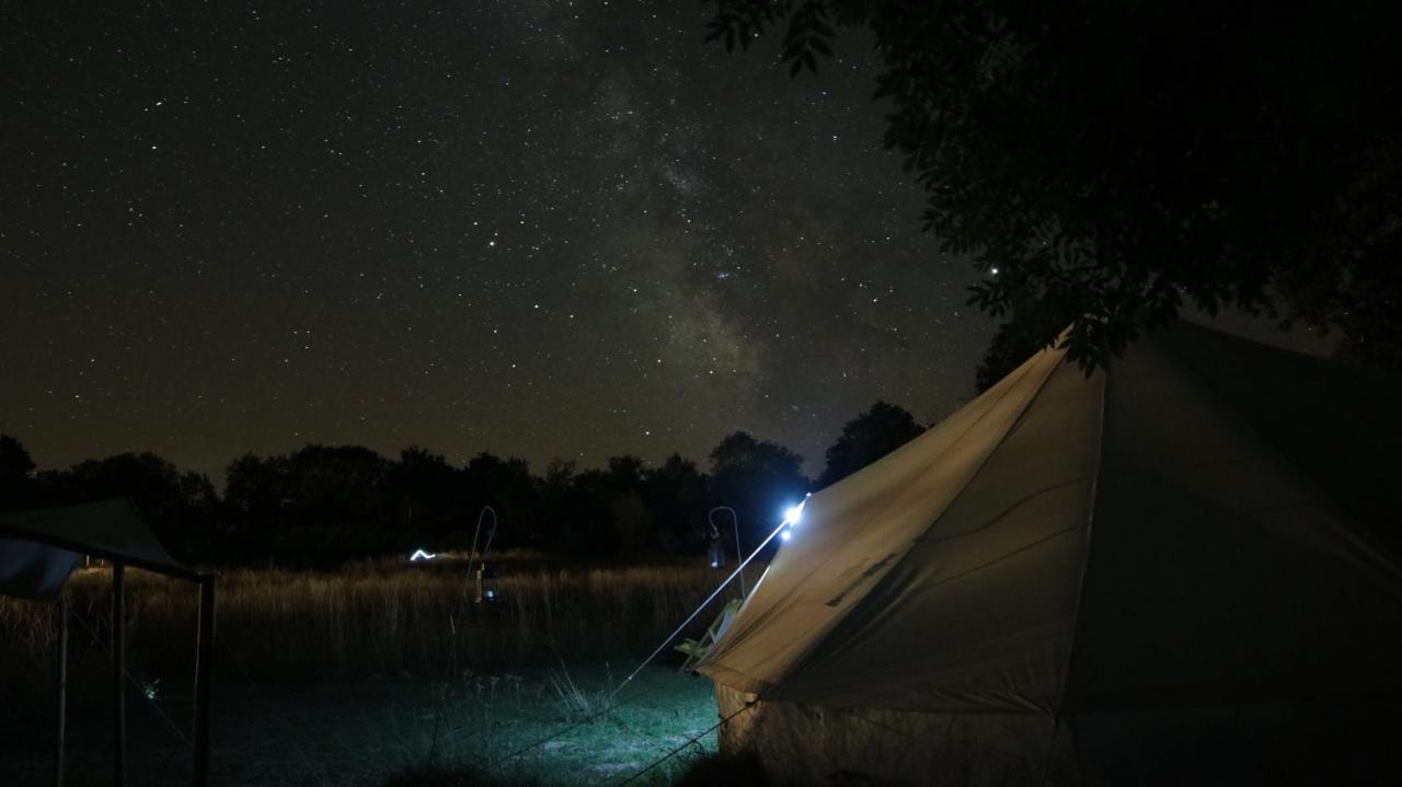 Hotel La Toile sous Les Étoiles Charron  Esterno foto